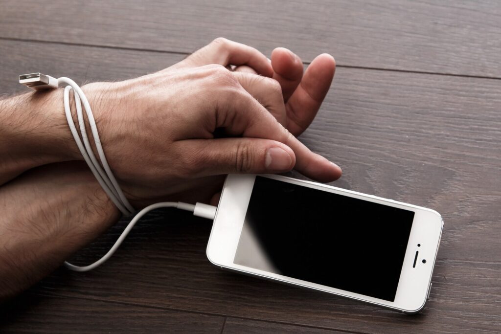 Addiction smartphone social networks 144962 2565